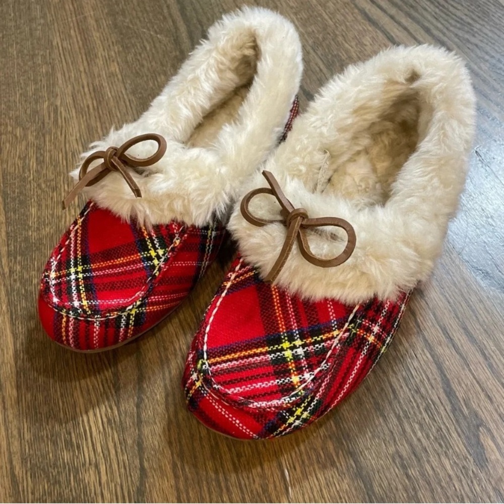 EUC Vionic Red Plaid Fur Trim Cozy Juniper Moccasin Slippers 7.5